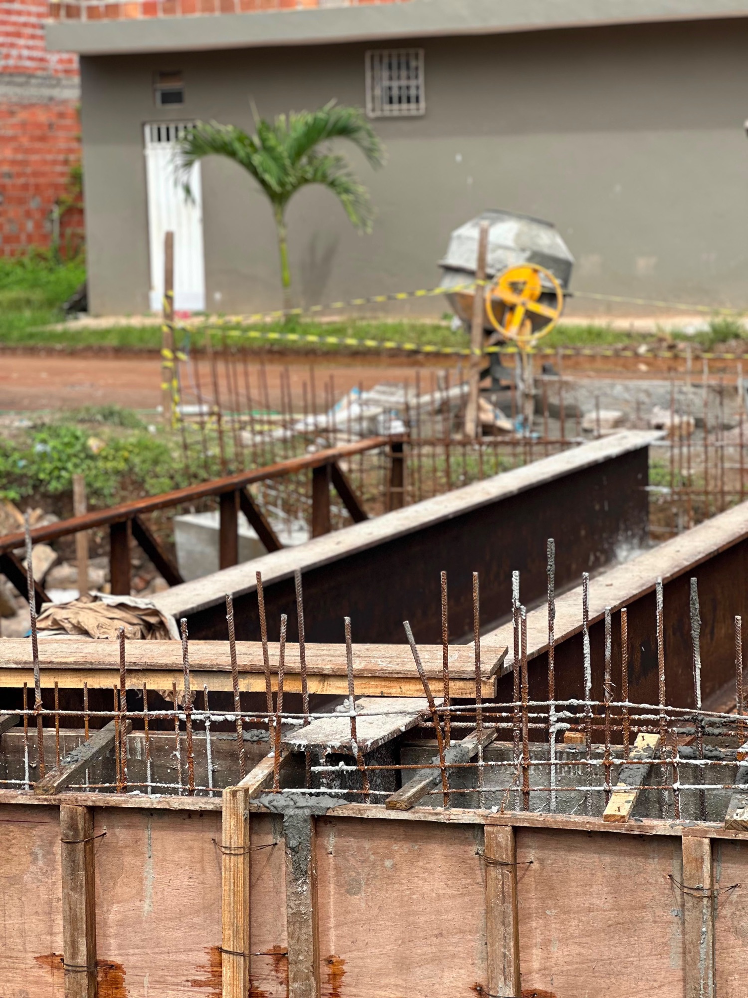 Concretagem marca avanço na construção da Ponte sobre o Canal Estância Azul