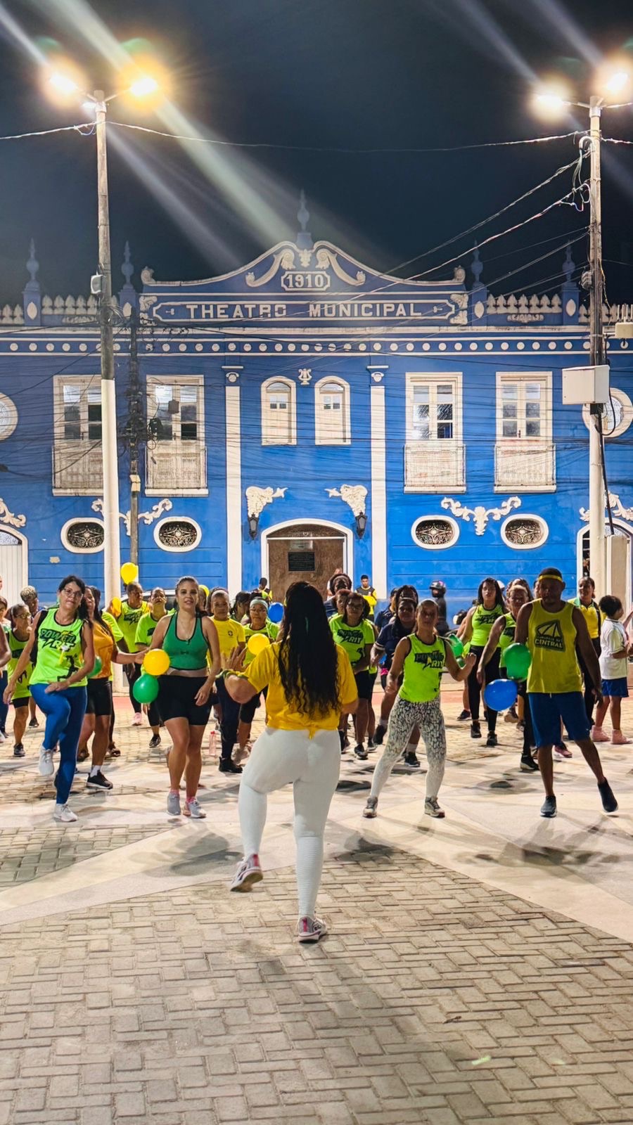 Dança, alegria e saúde tomam conta da Praça da República no clima da Copa
